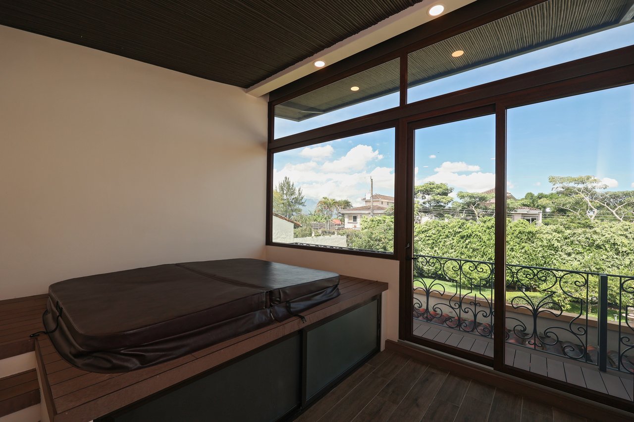 Luxury City Estate, Curridabat, San Jose