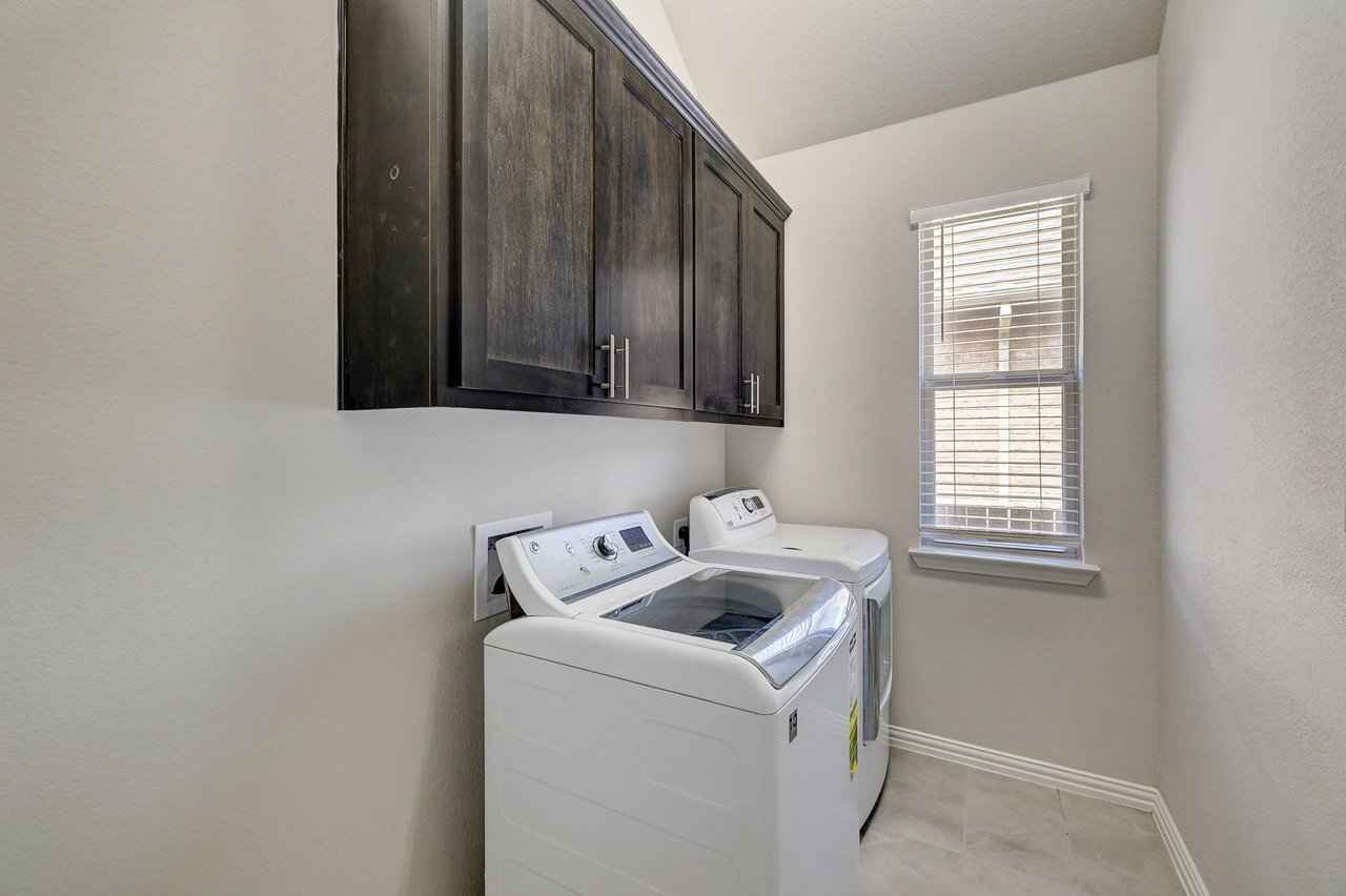 Charming single-story home in the desirable Paloma Lake in RR that backs to a greenbelt!