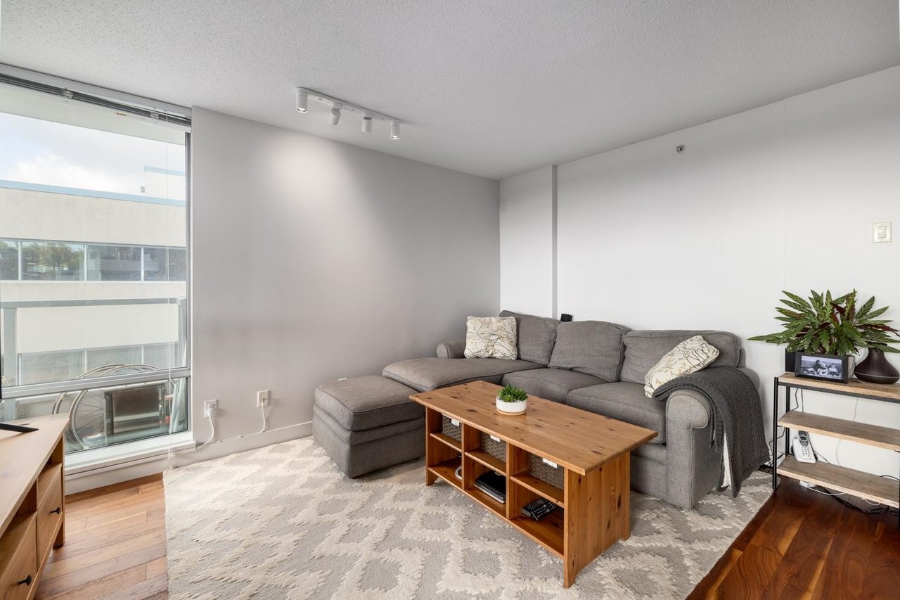 606-587 W 7th Ave