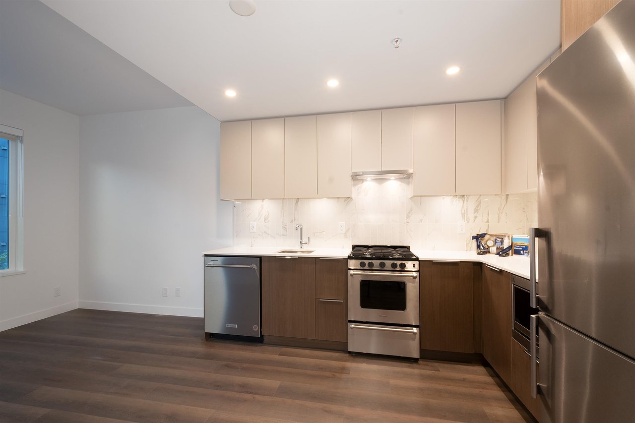 216-645 Como Lake Avenue, Coquitlam