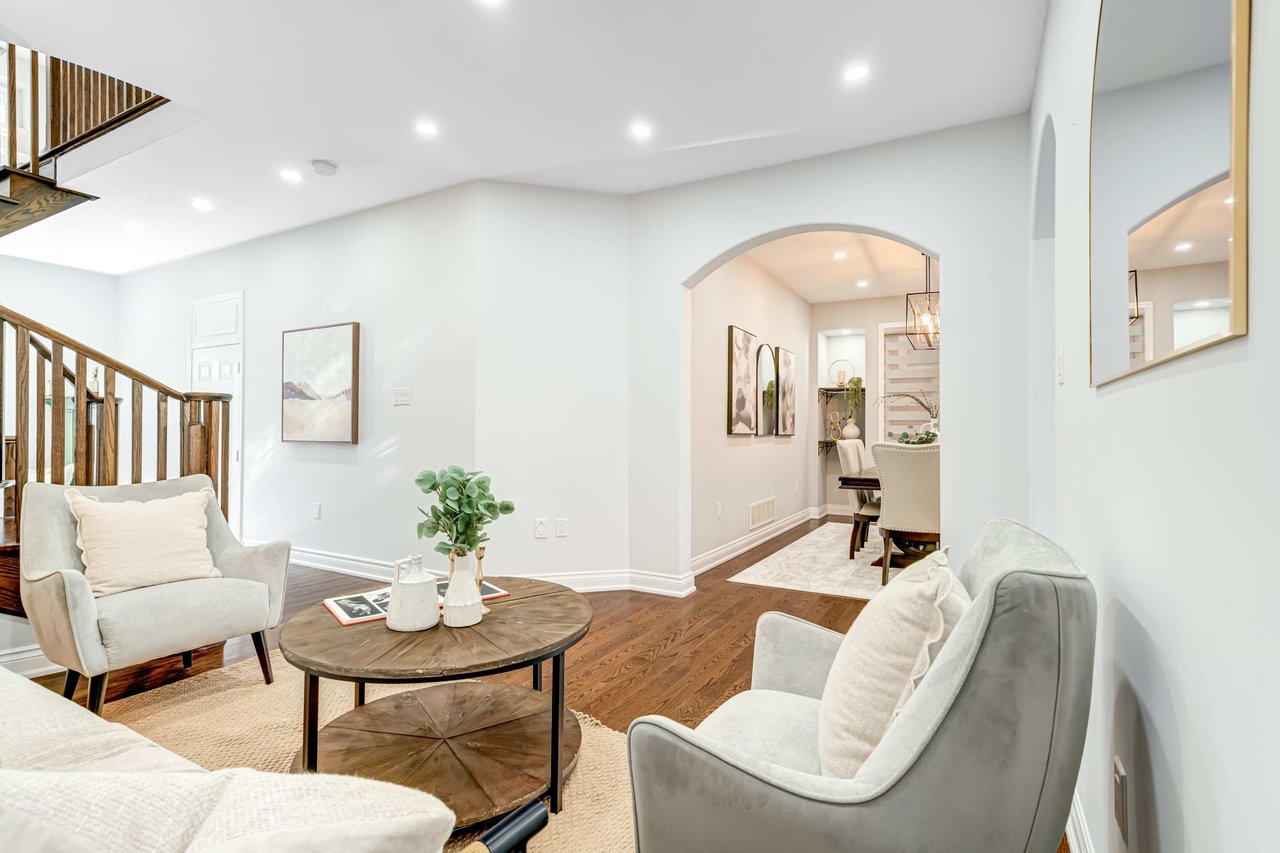 101 Fernglen Crescent