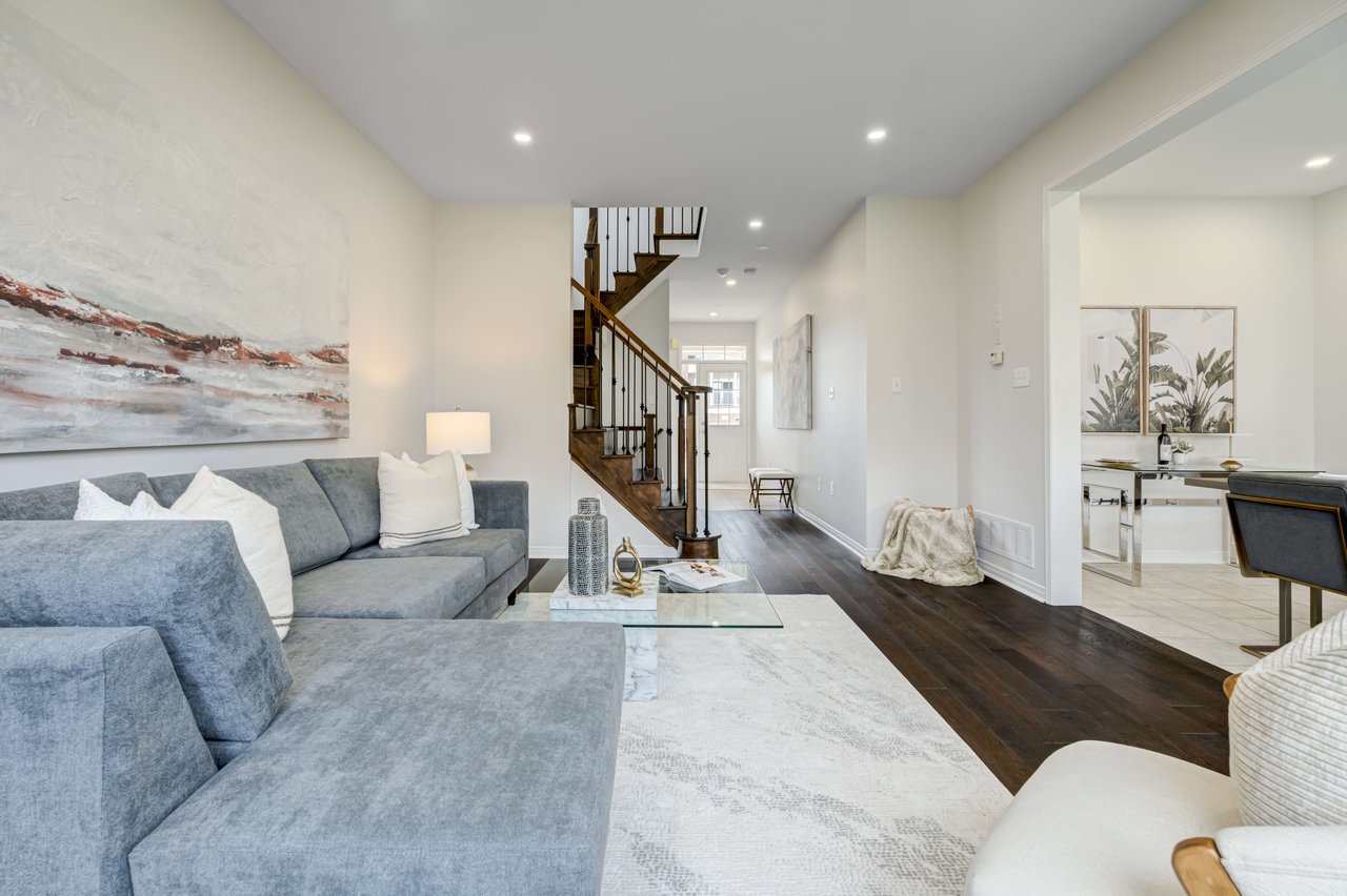 18 Fred Jackman Ave