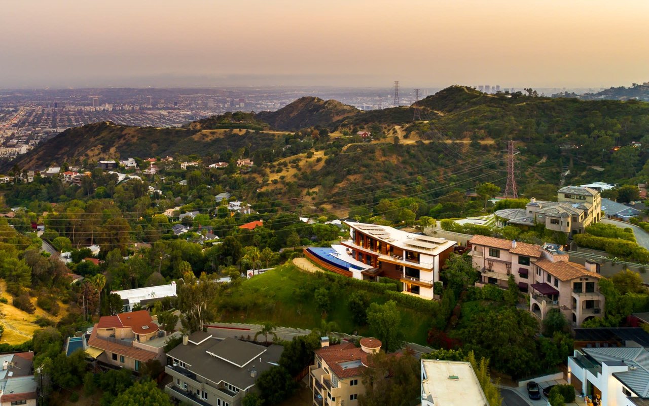 Hollywood Lodge - Hollywood Hills