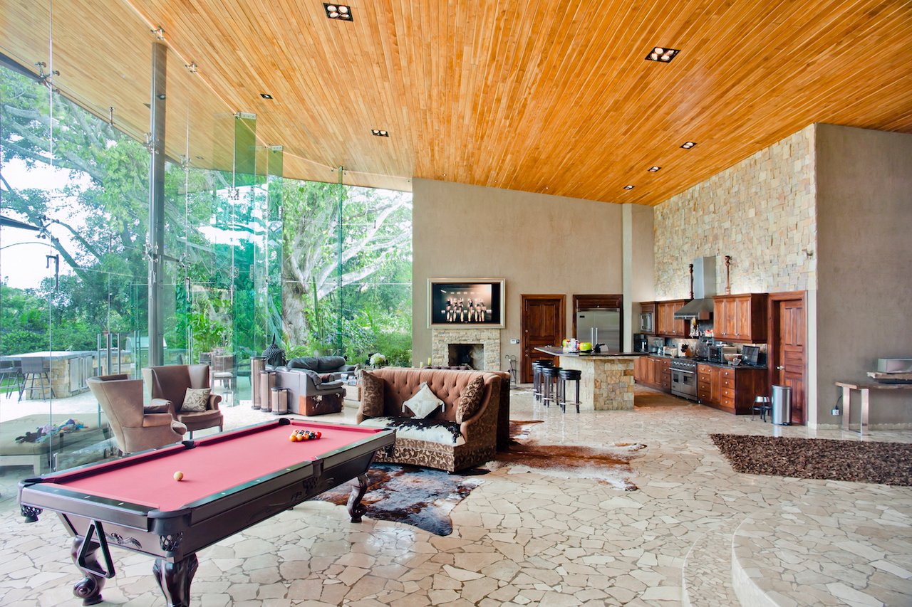 Private Secure Garden Estate, Escazu, San Jose
