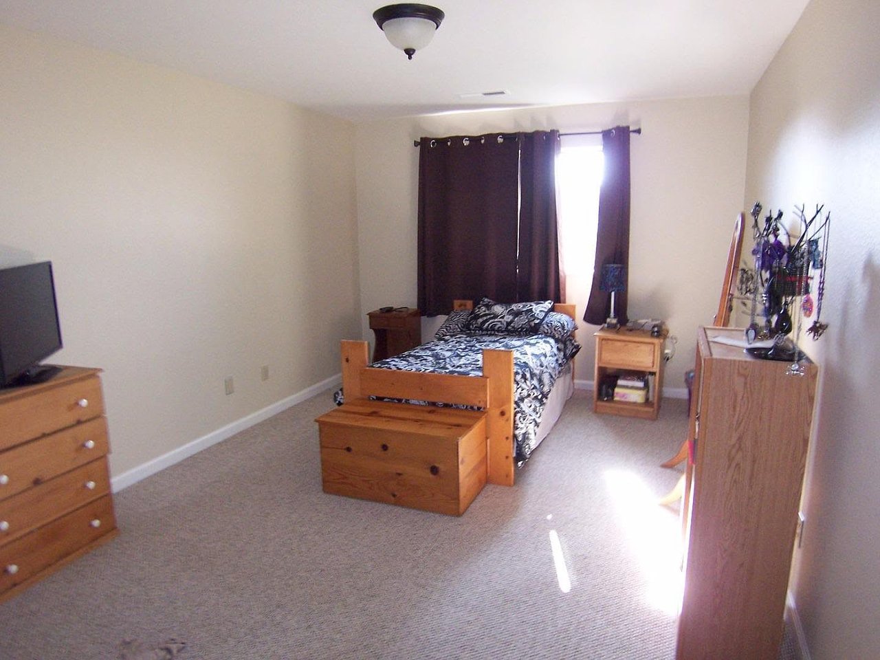 1246 Amador Ave