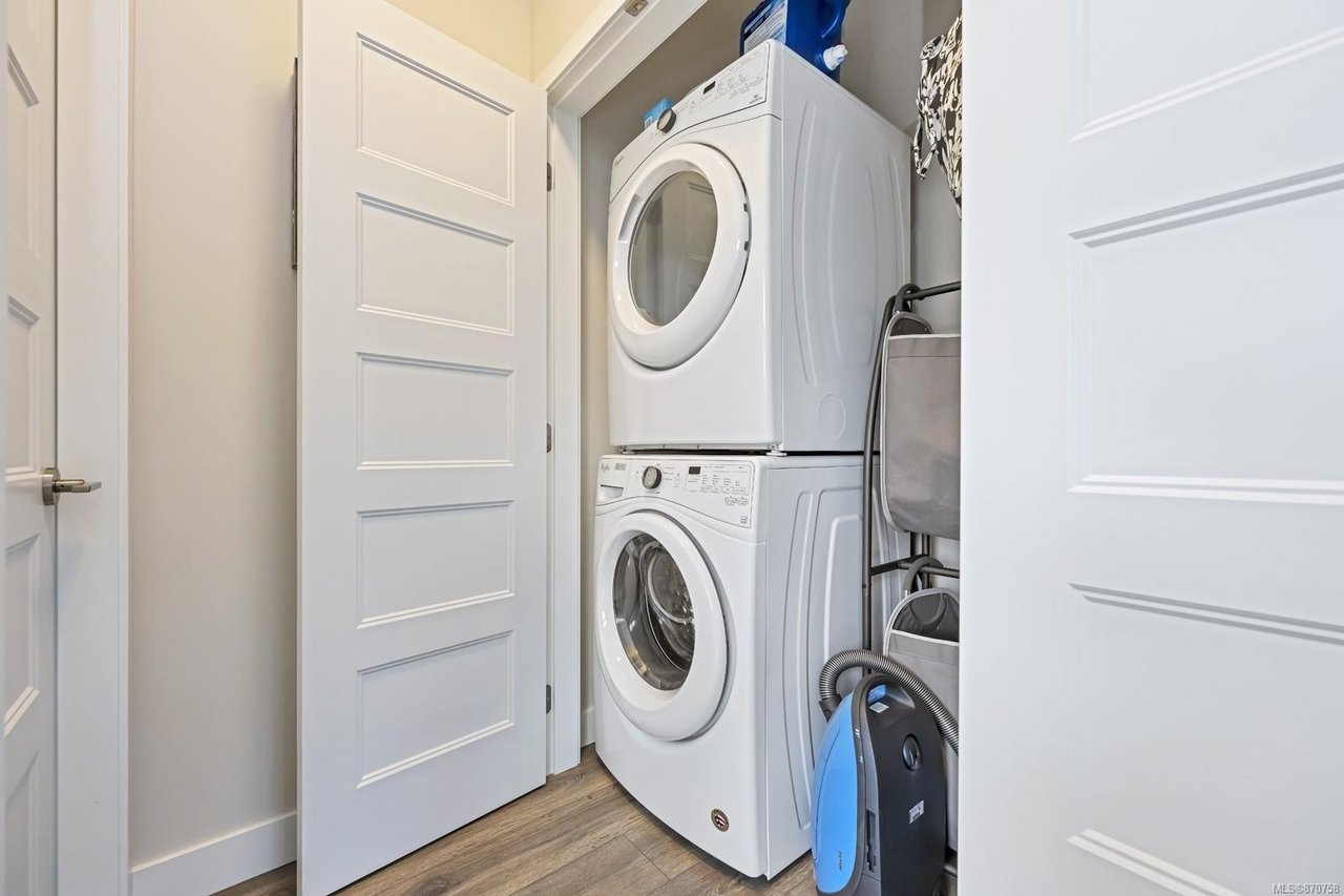 2214 Echo Valley Rise, Langford