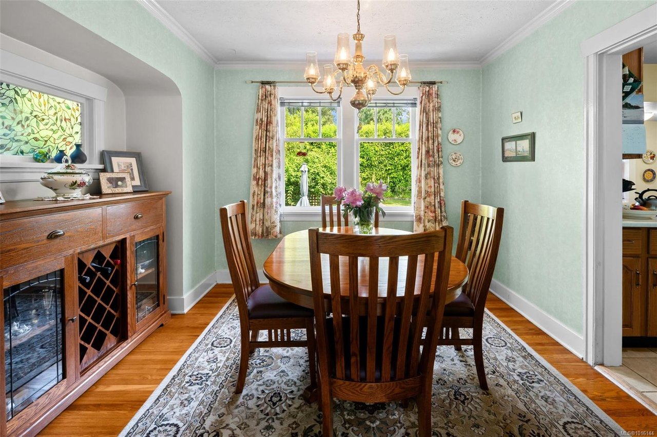 1924 Forrester St, Saanich