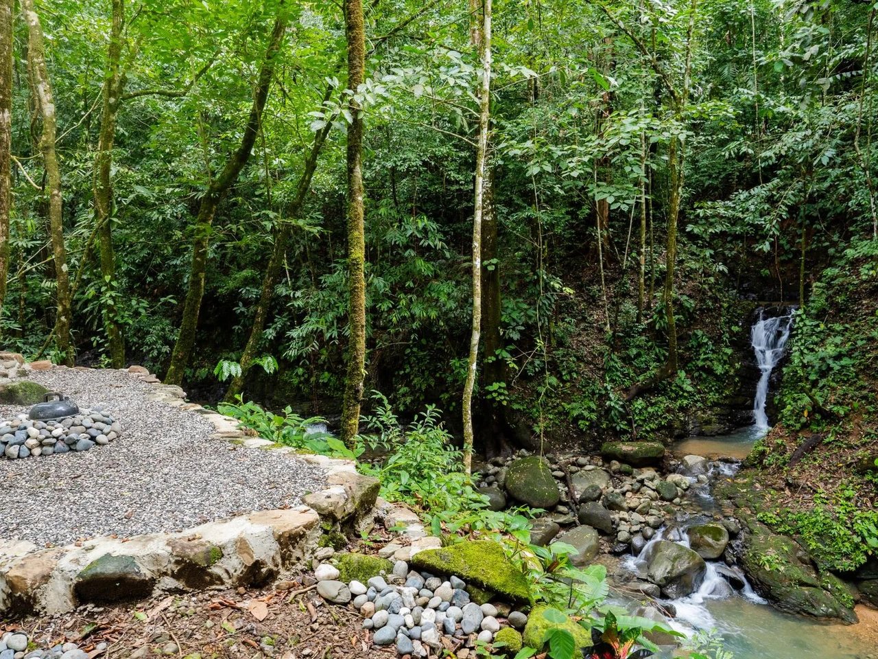 Private Waterfall Jungle Villa, Ojochal, Puntarenas