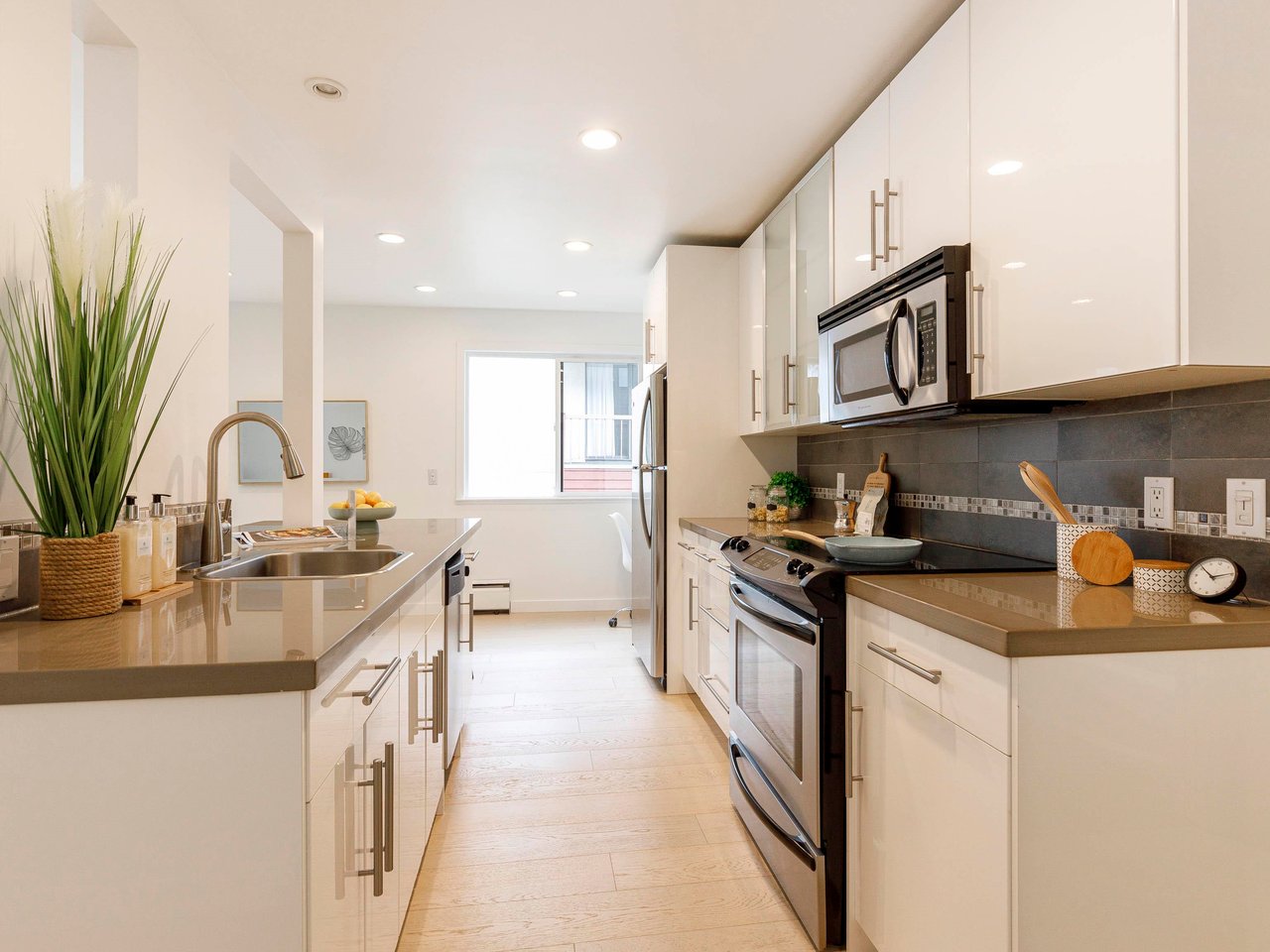 204-2770 Burrard St