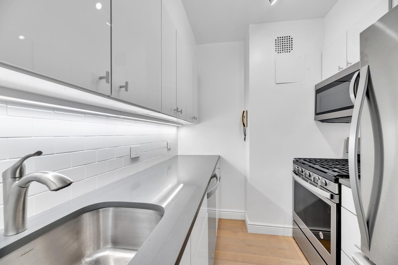 20 East 68th Street, Apt 4-B