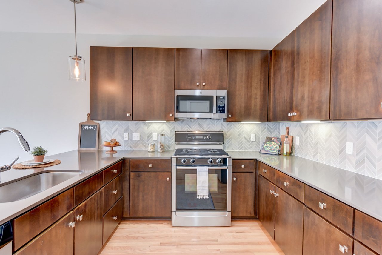 Modern 1/1 Condo in Vibrant South Austin for Lease!