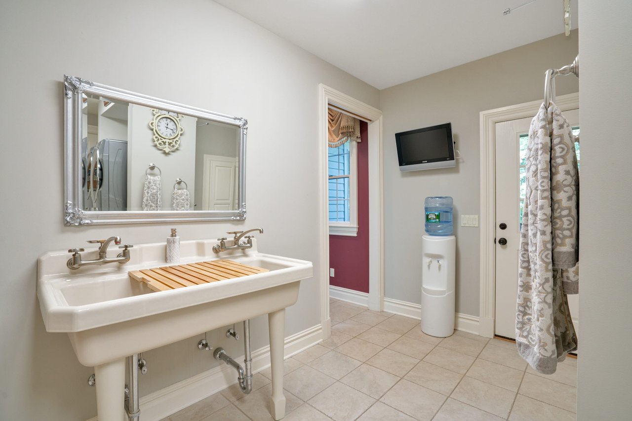 8 Glenbrook Drive