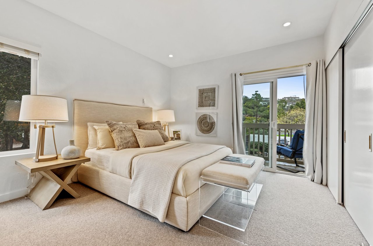 Stylish & Remodeled View Condo in Greenbrae