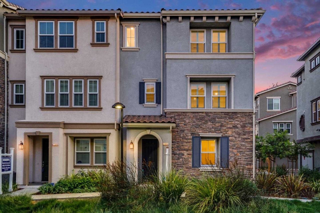 17992 Navarra LN
