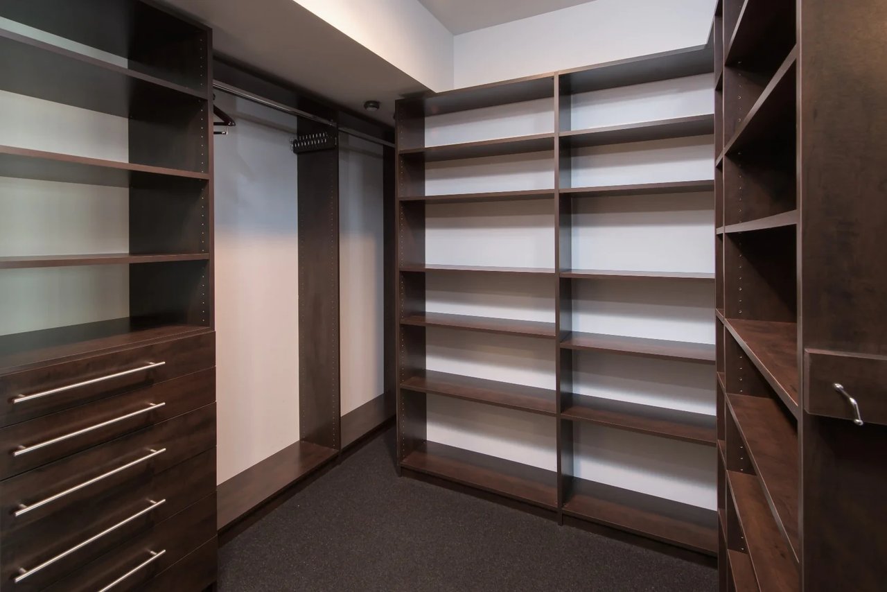 10727 Wilshire, 901