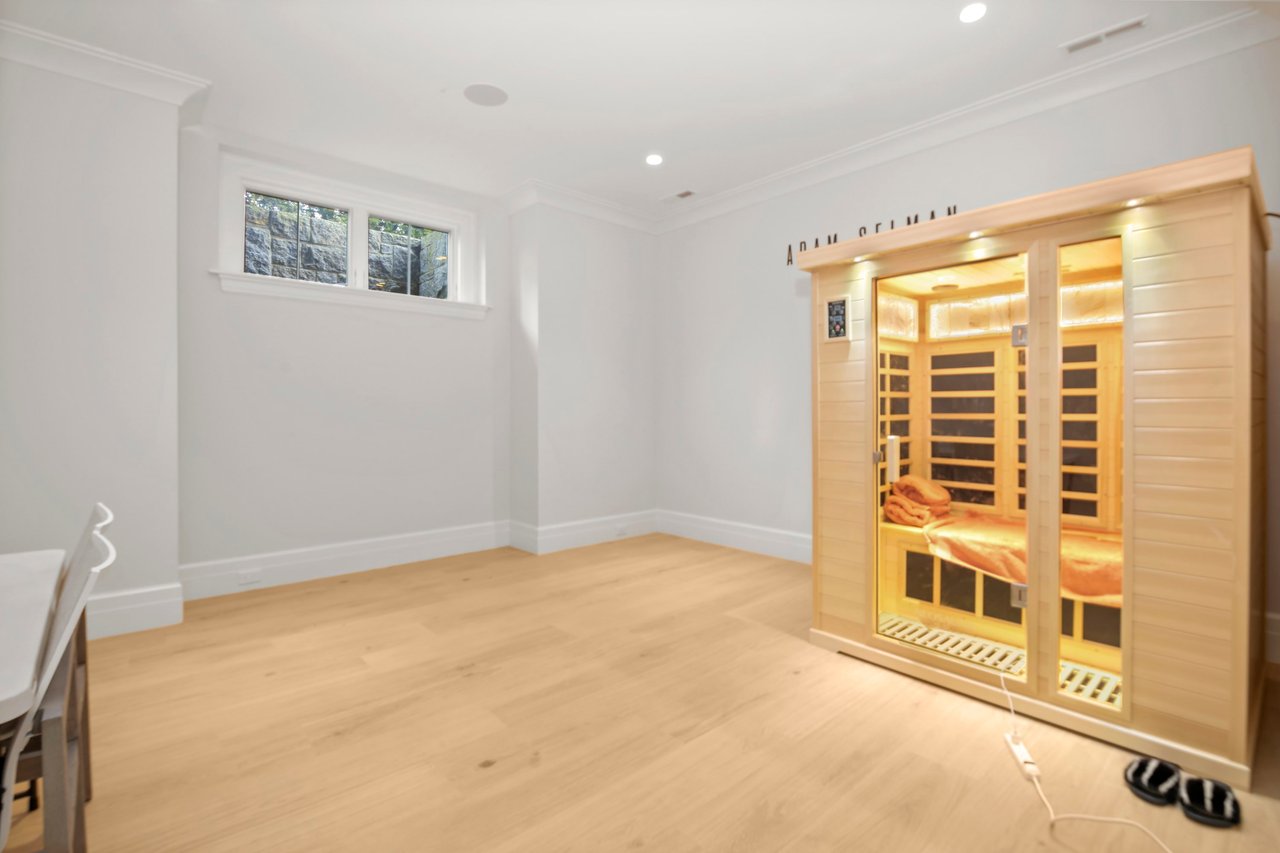 18 Mayflower Parkway