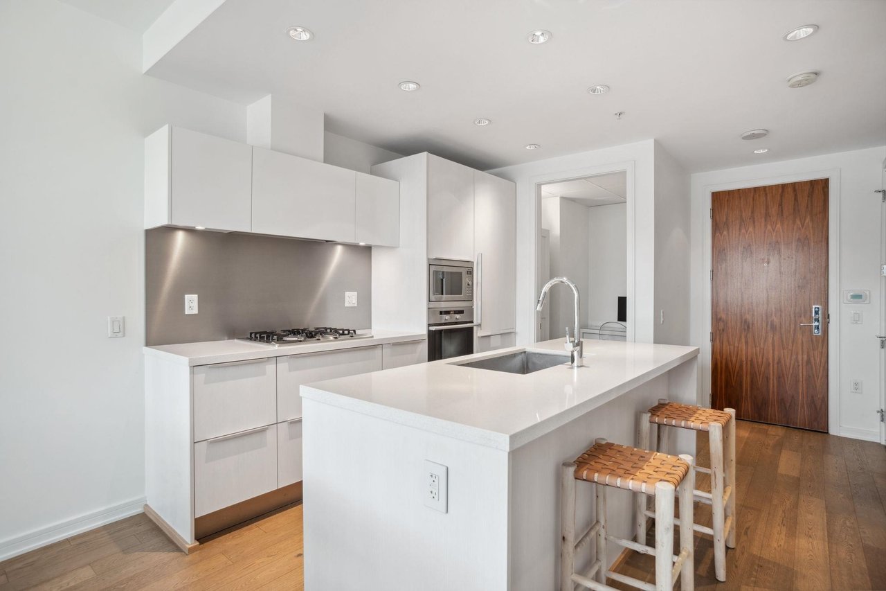 602-181 W 1st Ave