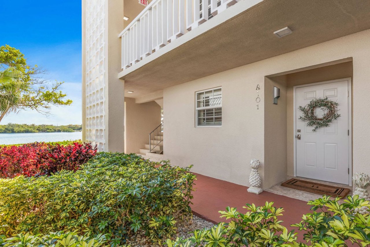 100 Waterway Rd, #A101