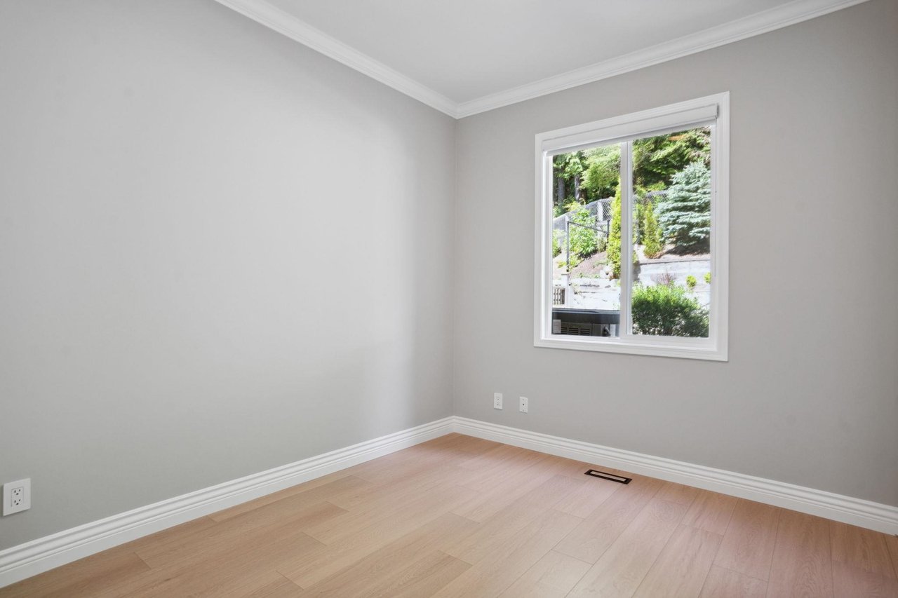1699 Arbutus Pl