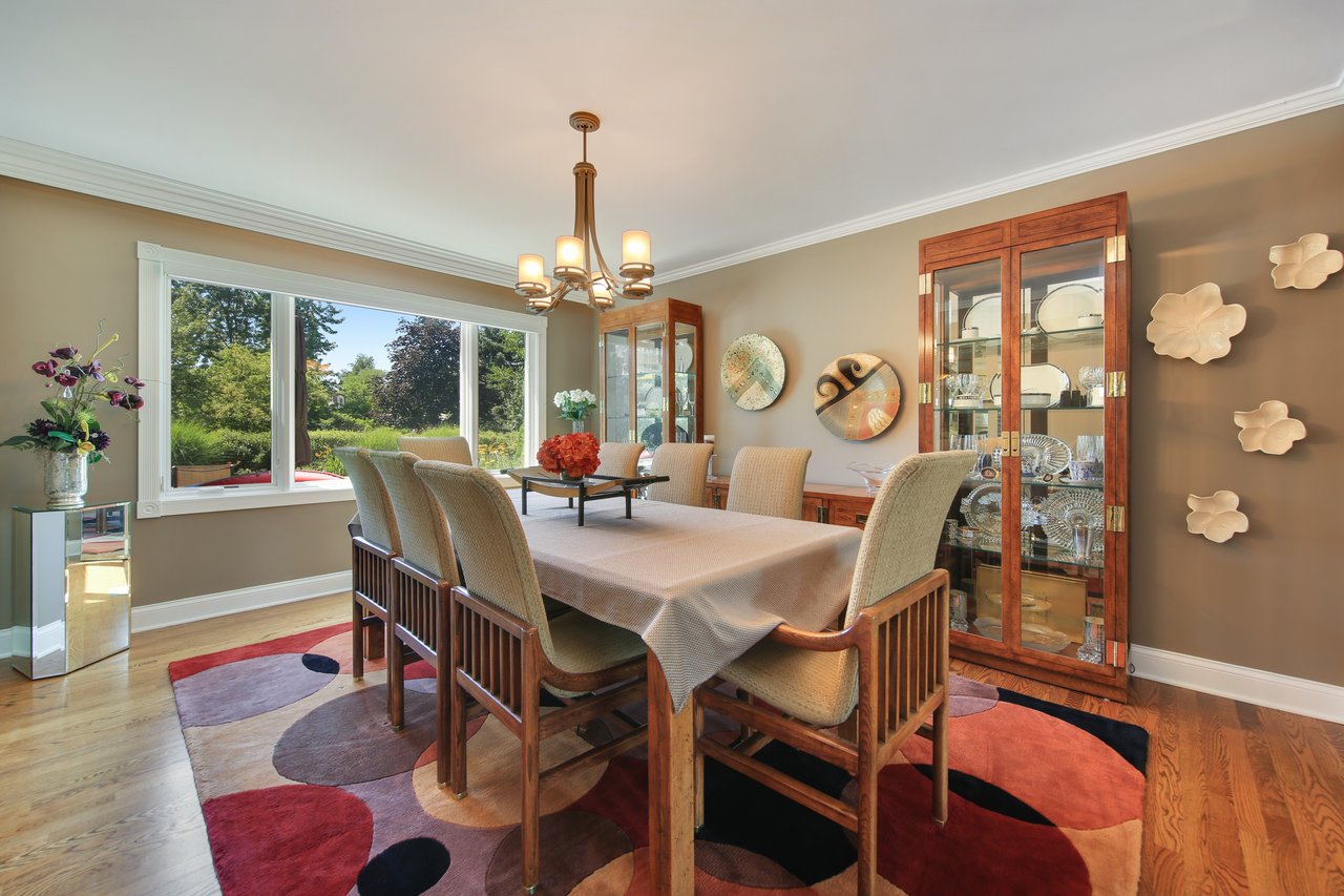 Beautifully Appointed Home Perfect For Entertaining