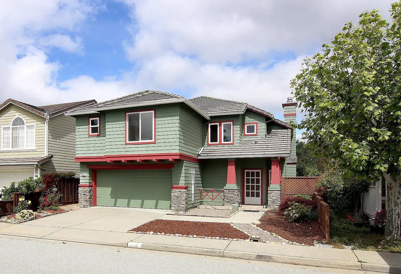 905 Coast Range Dr