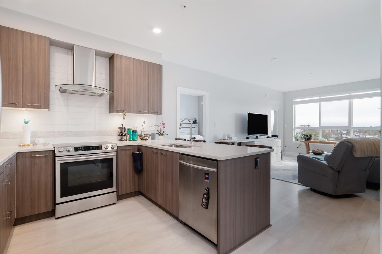 325-4690 Hawk Lane