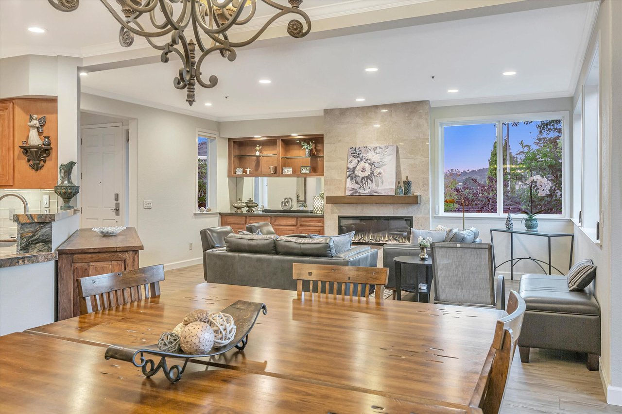 17 Crystal Creek Ct