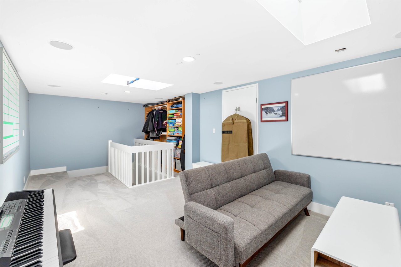 9-4957 Marine Dr