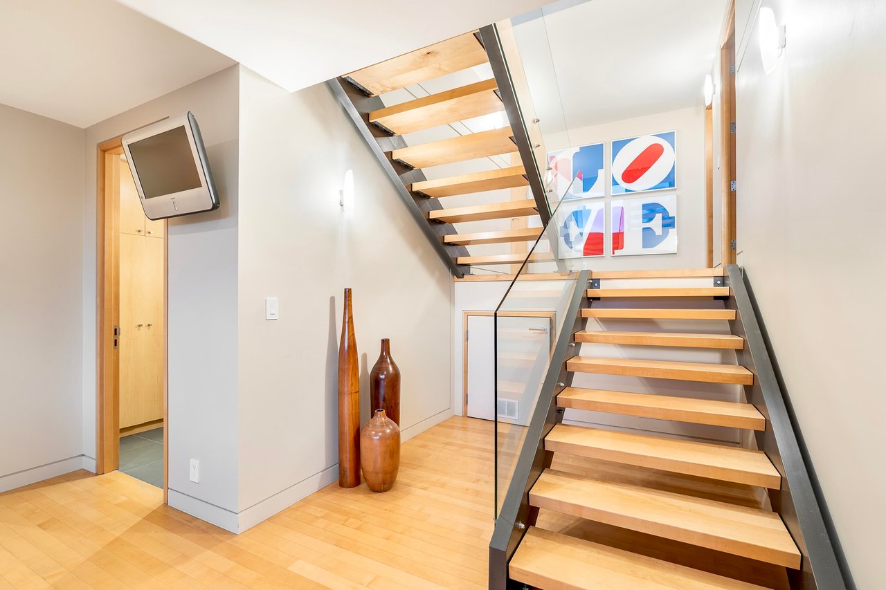 6275 St. Georges Cres