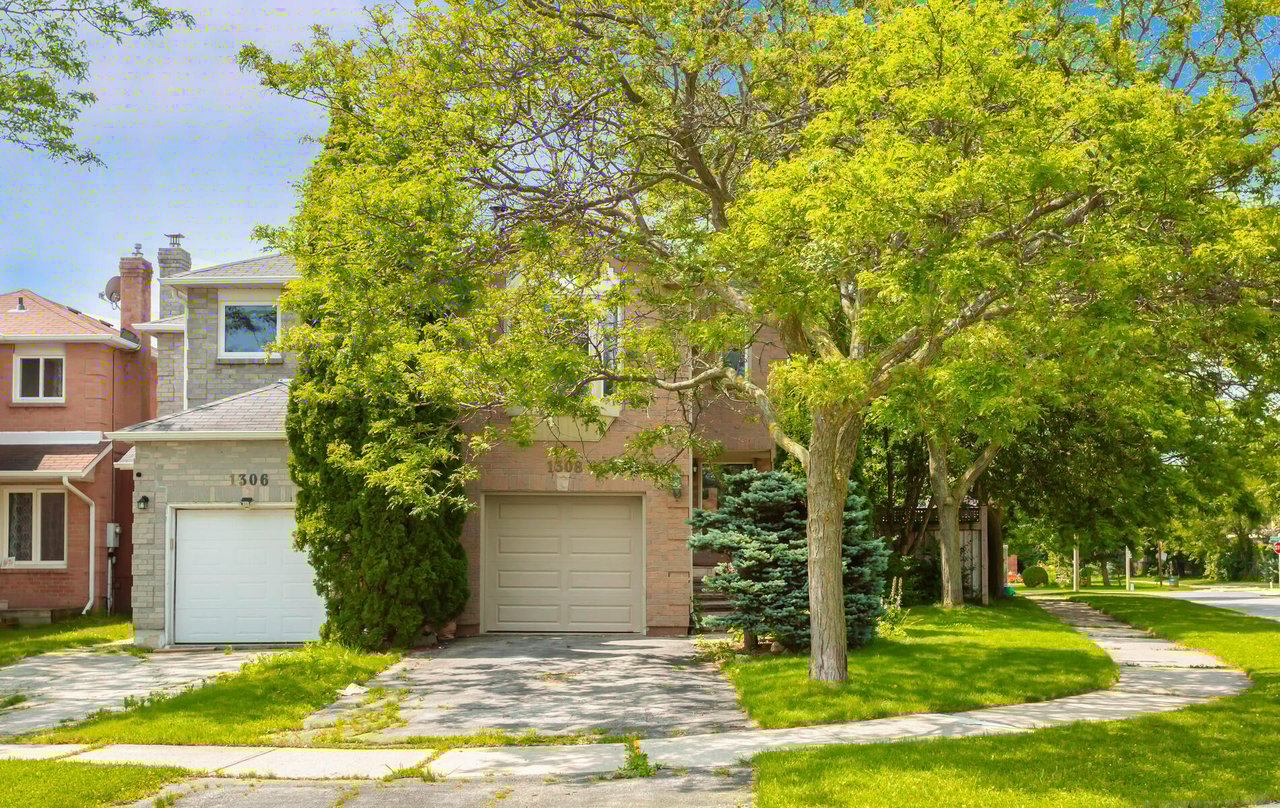 1308 Valerie Cres