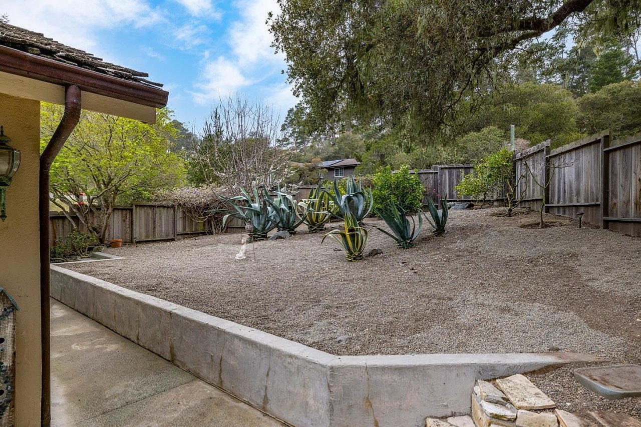 25429 Outlook Dr