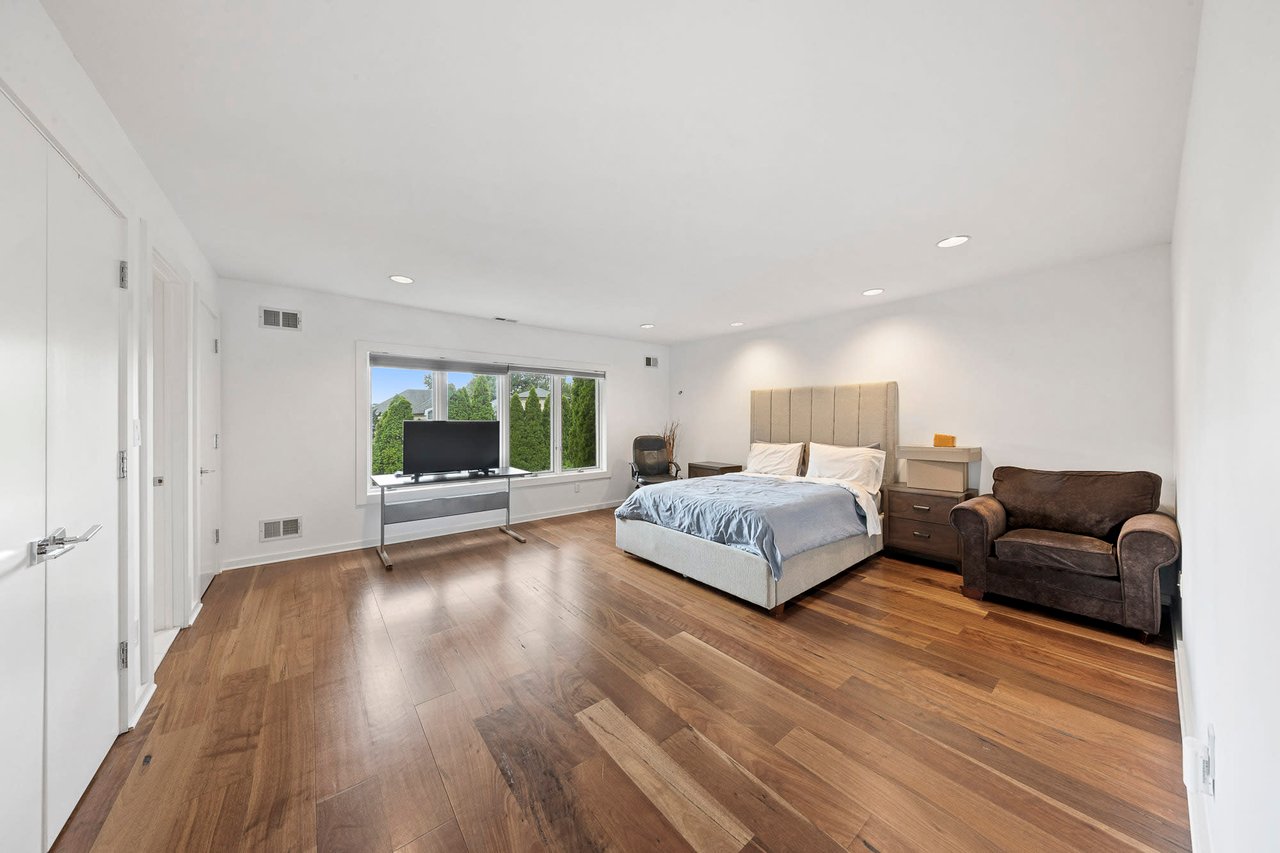 14 E Hill Ct, Cresskill