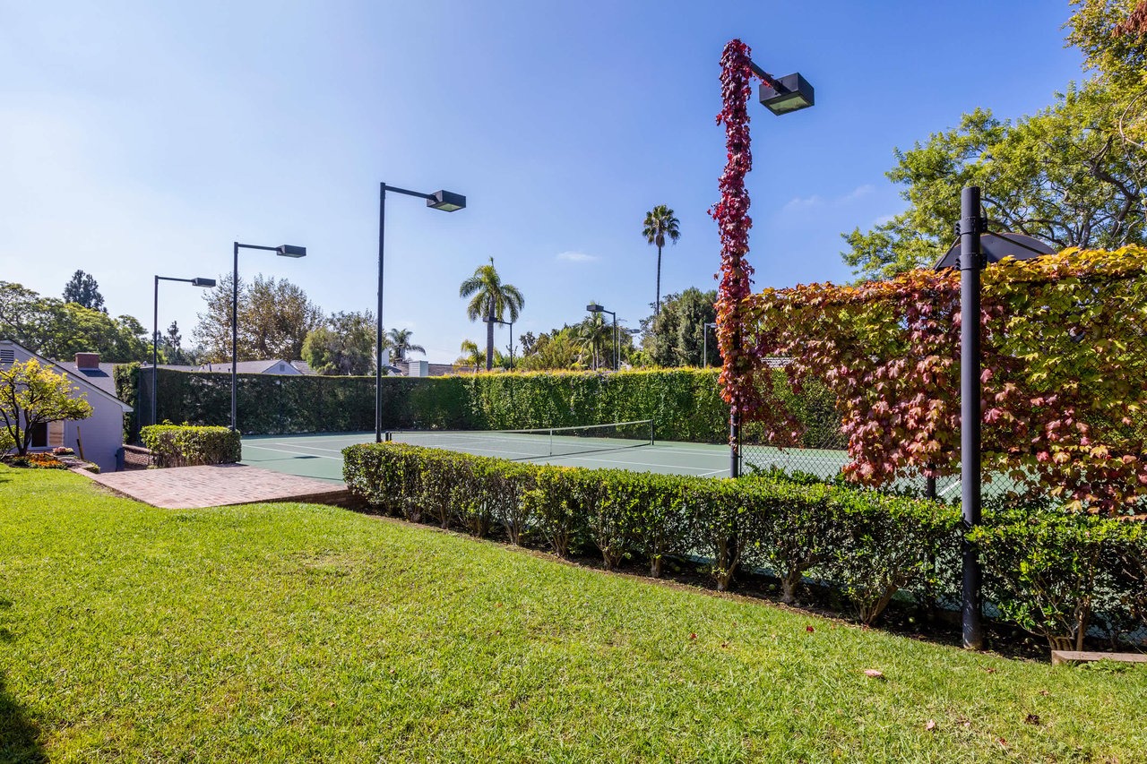 Celebrity Tennis Cache In Brentwood