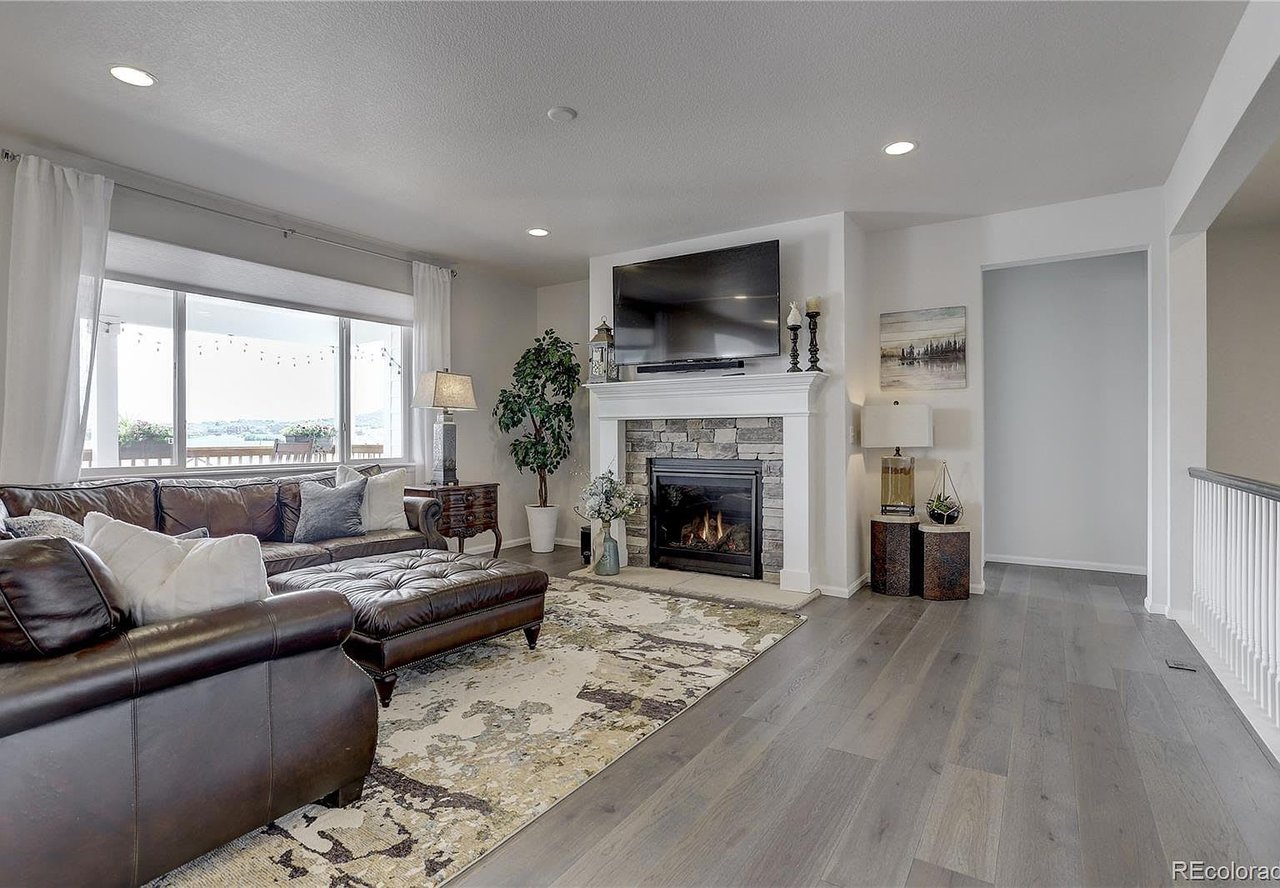 6898 Petunia Pl