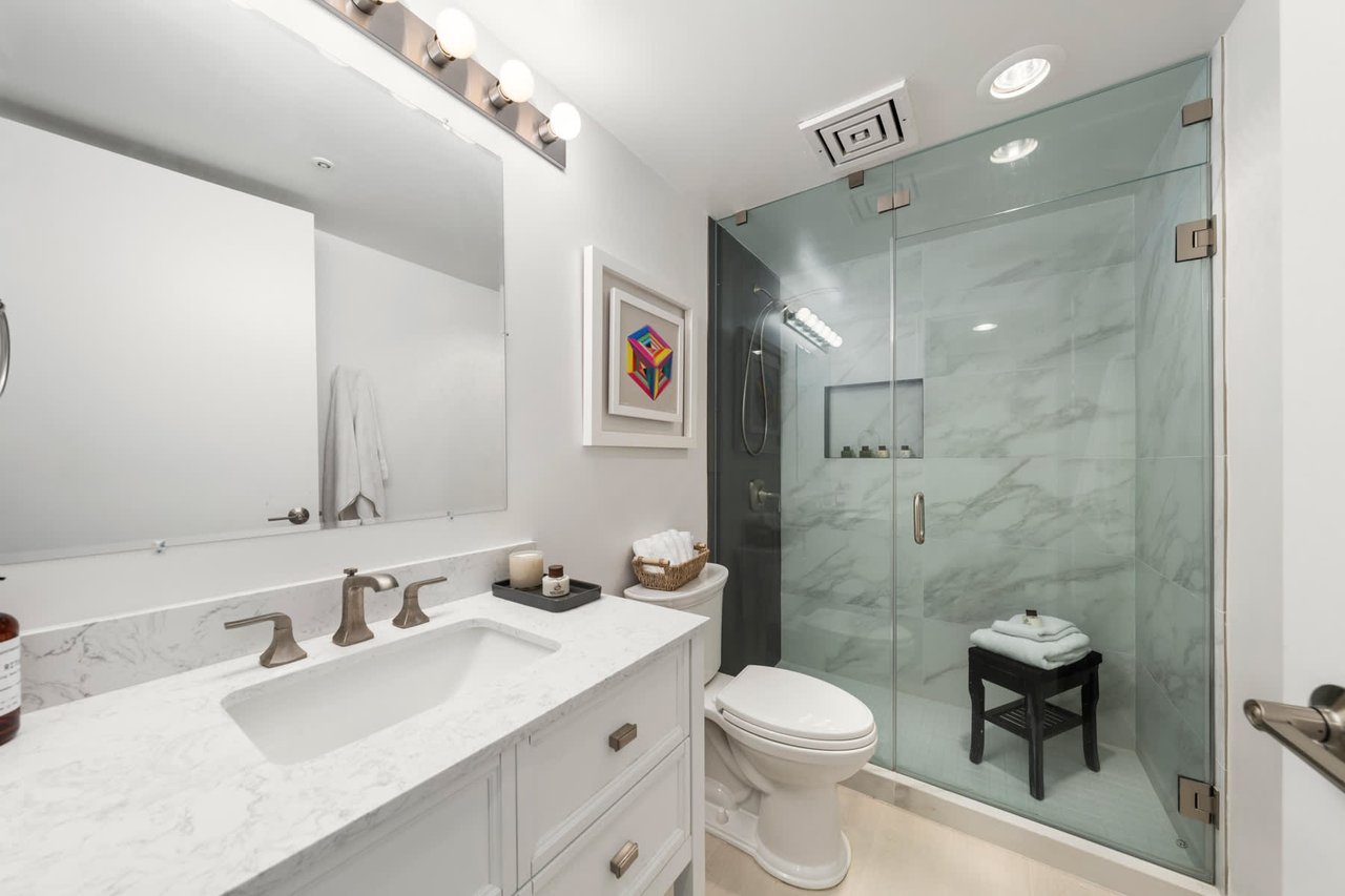 The Dorchester #501, Wilshire Corridor