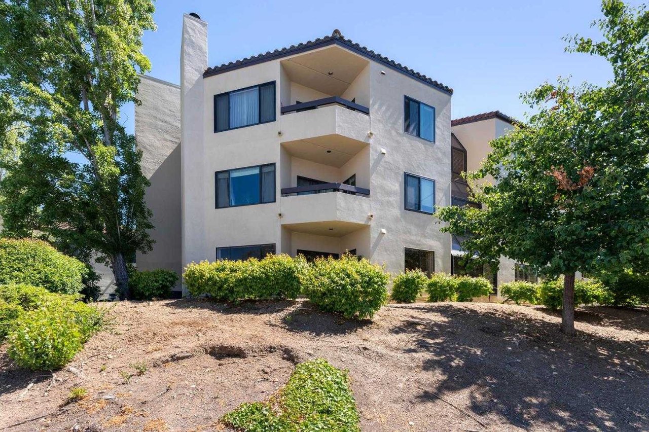 425 North El Camino Real 211