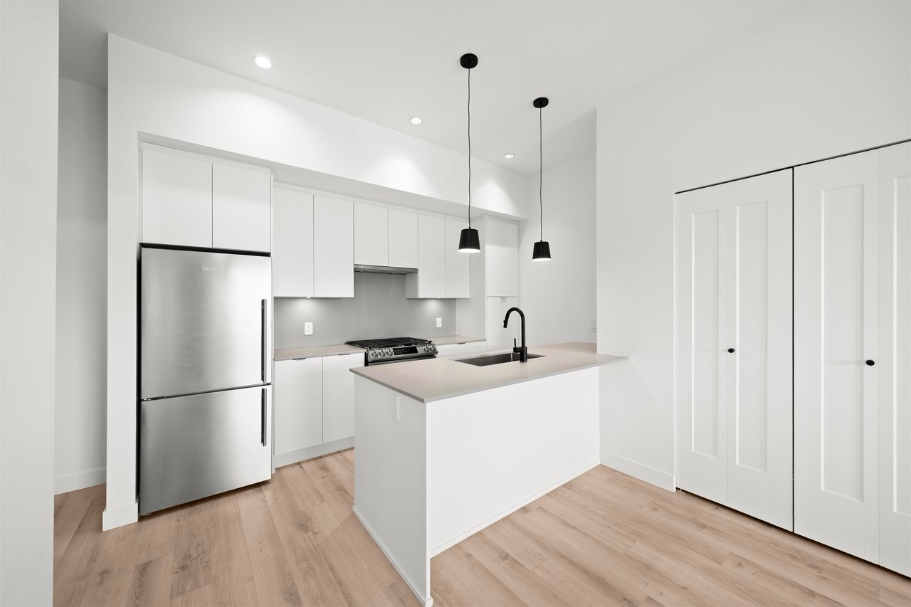 503-2493 Montrose Ave
