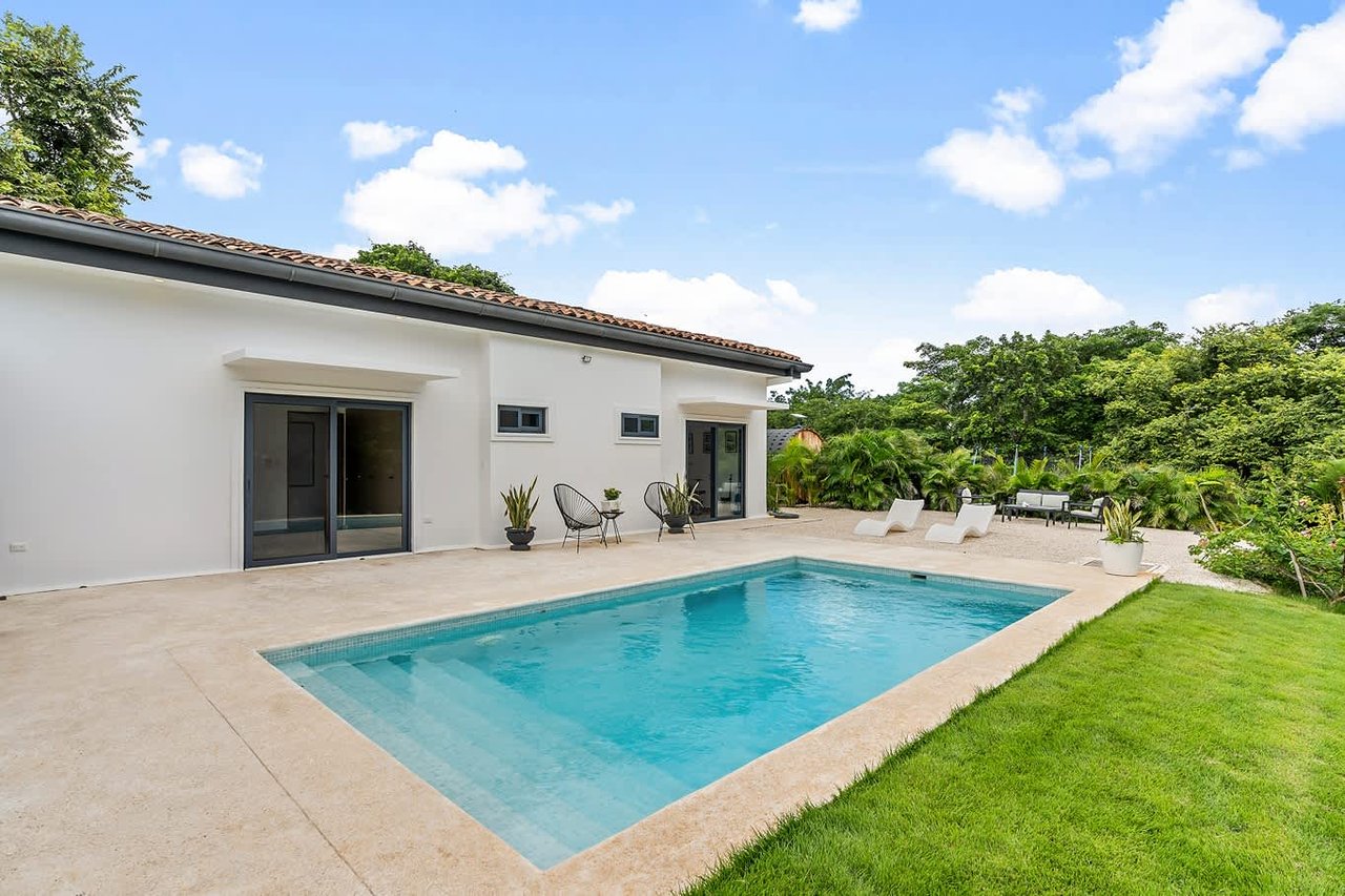 Casa Eloisa | 4 Bedroom Contemporary Home in Hacienda Pinilla