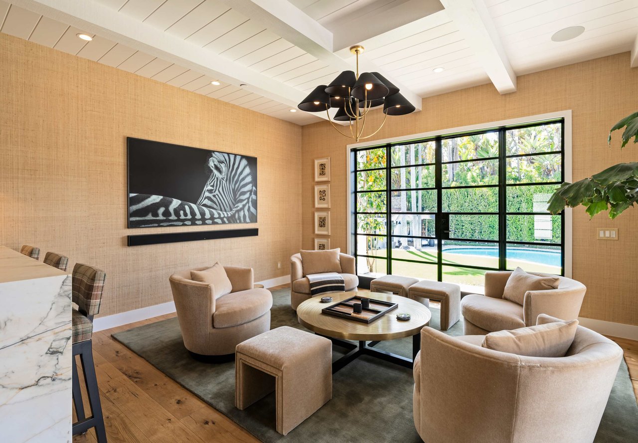 123 S Woodburn Drive
