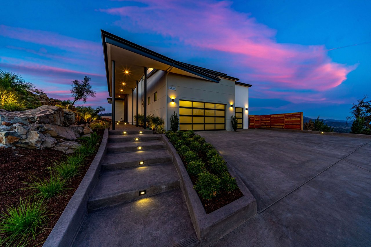 3927 Rincon Ridge Drive