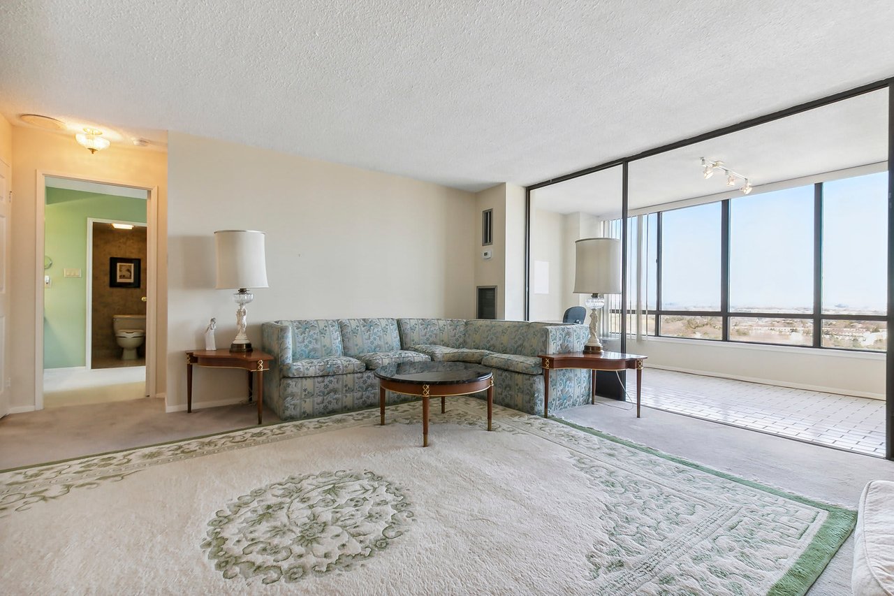 65 Skymark Drive #1407