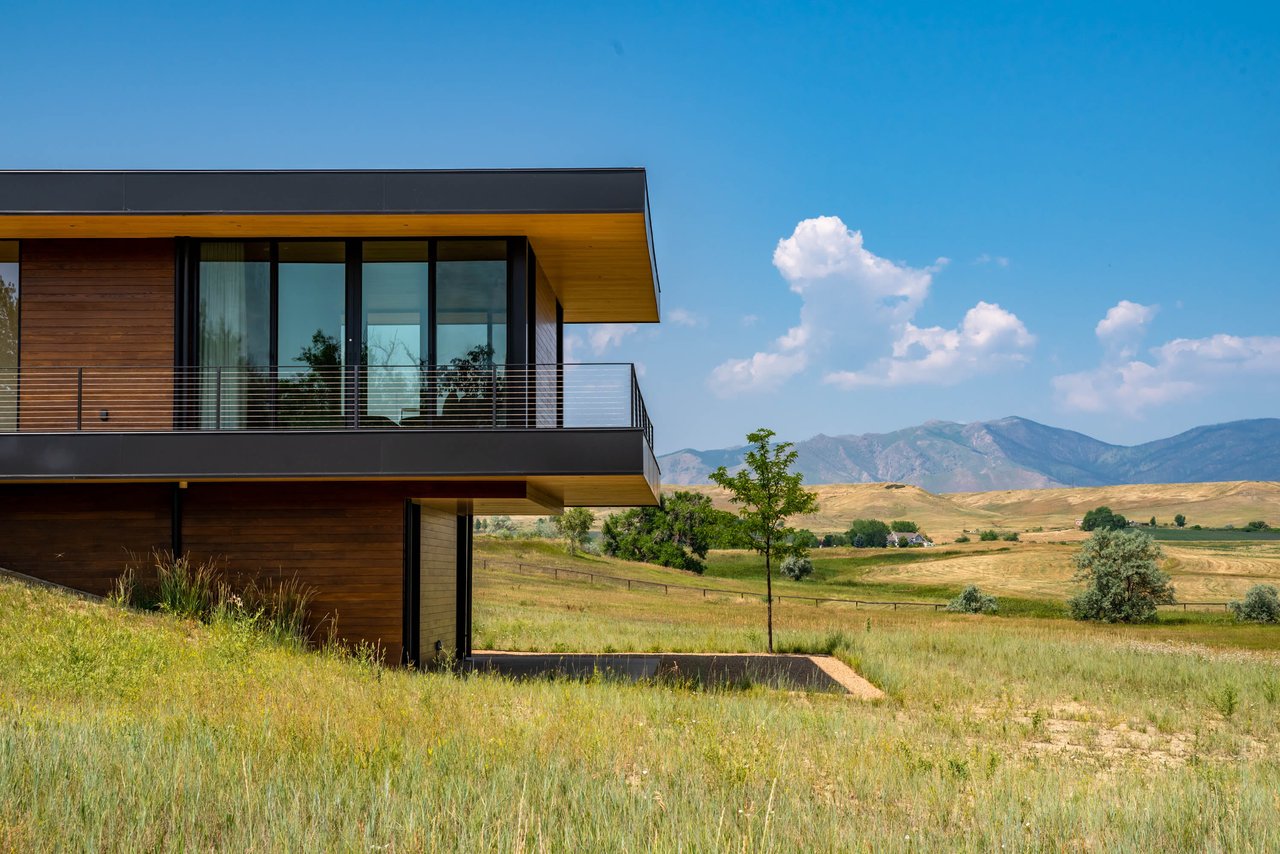 The "T" House