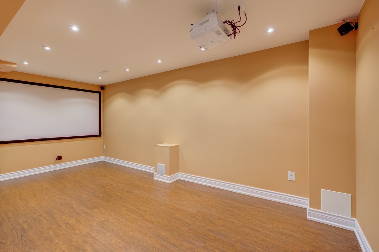 11 Cathmar Dr