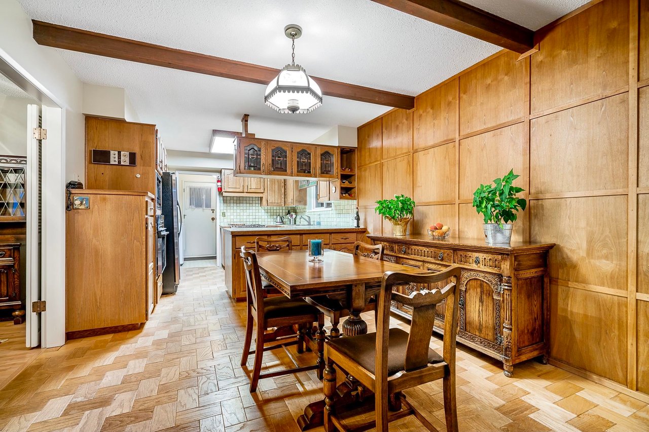 209 Rondoval Cres