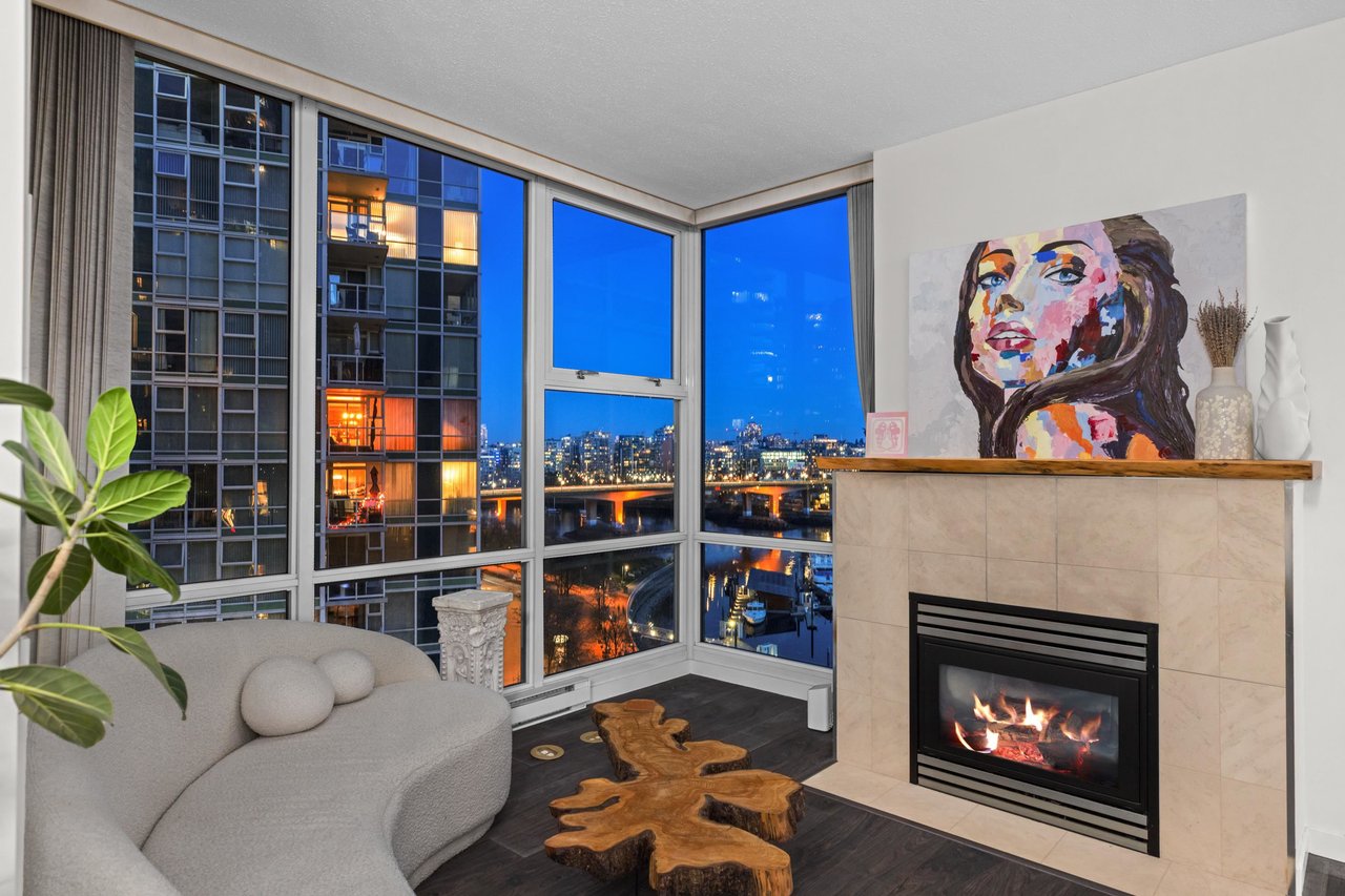 1003-1099 Marinaside Cres