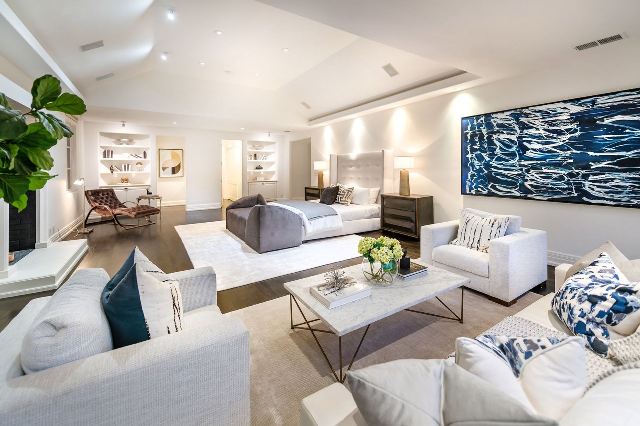 8 OAKMONT DR