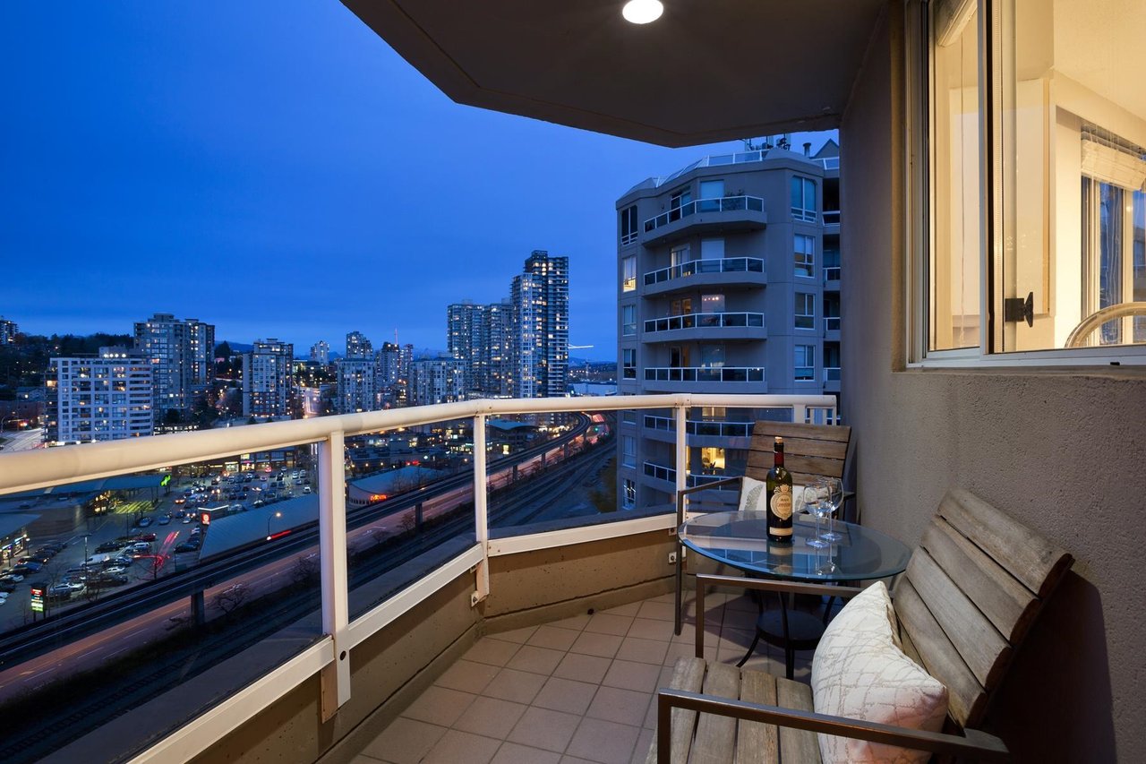 1704-1235 Quayside Dr