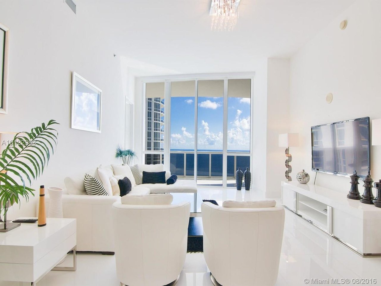 15811 Collins Avenue, #3303