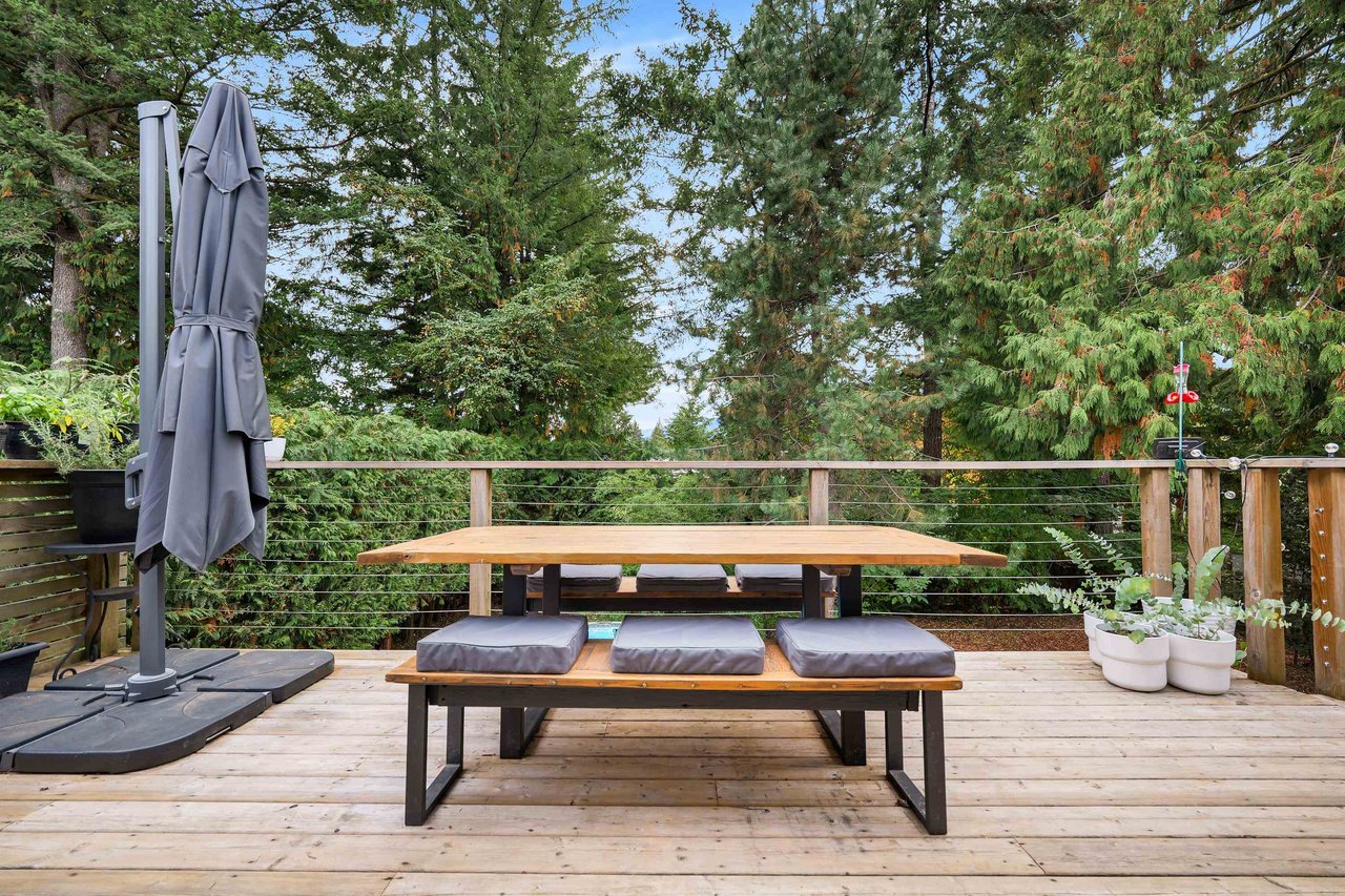 2554 Jura Cres