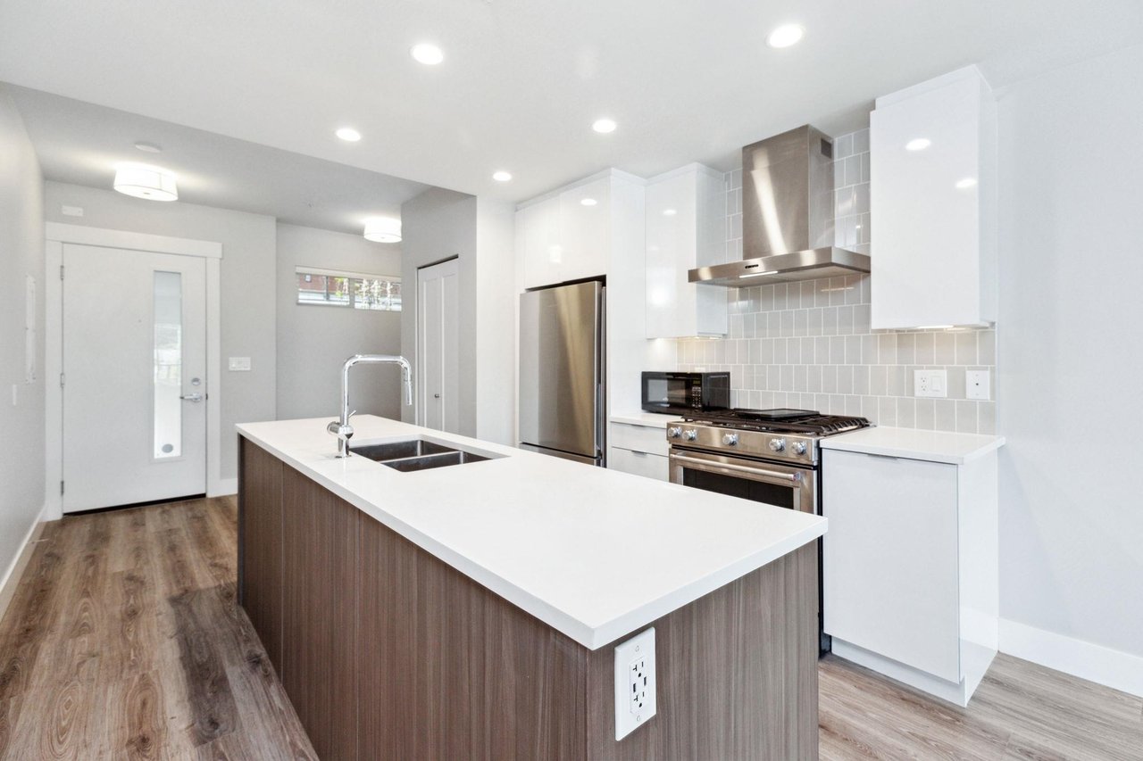 206-1496 Charlotte Rd